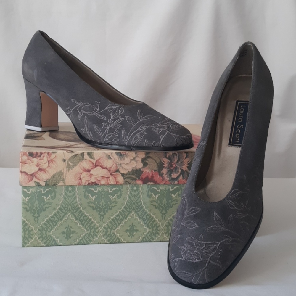 Grey Suede Laura Scott Pumps sz 9.5